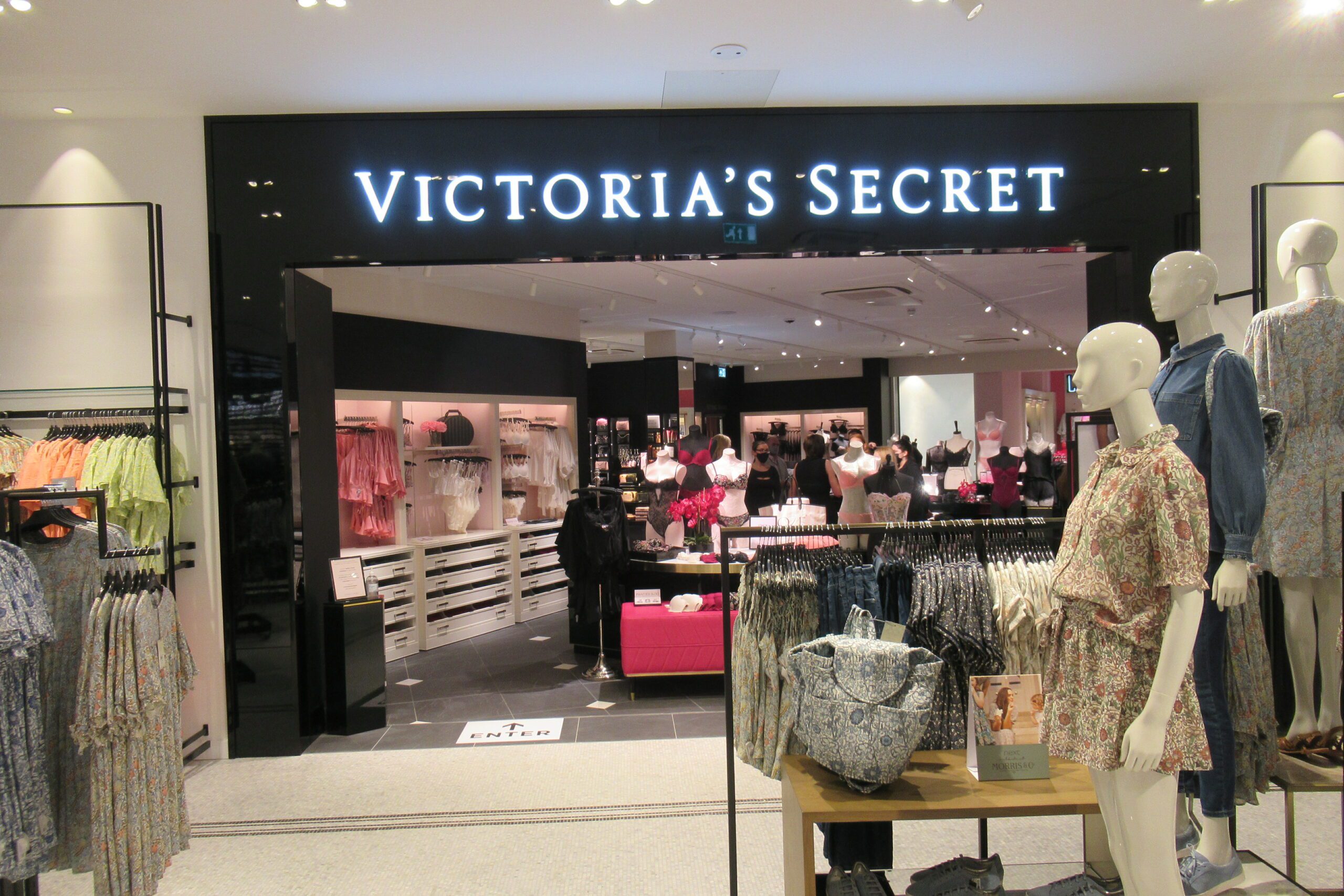 VS Entrance Sign St. James Quarter