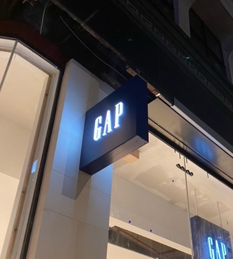 Gap Projecting Sign