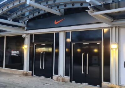 Nike fascia sign fashion retail